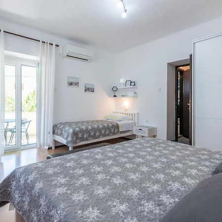 Apartment Luiza With Terrace Baška Εξωτερικό φωτογραφία